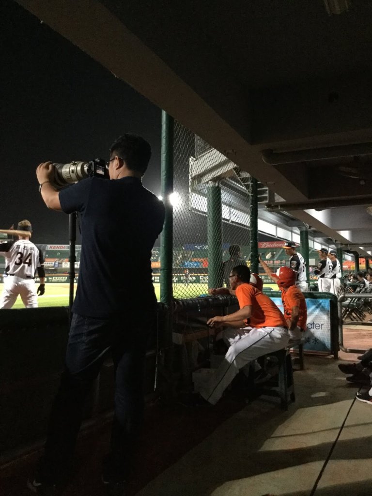 2018年 台南市立棒球場の黃金席はダッグアウトと横並びで観戦できる