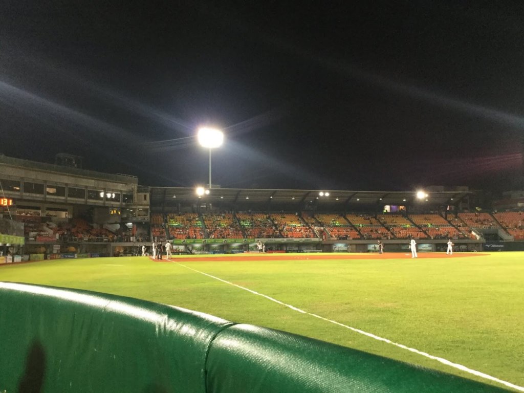2018年 台南市立棒球場のフィールド席から見たグラウンド