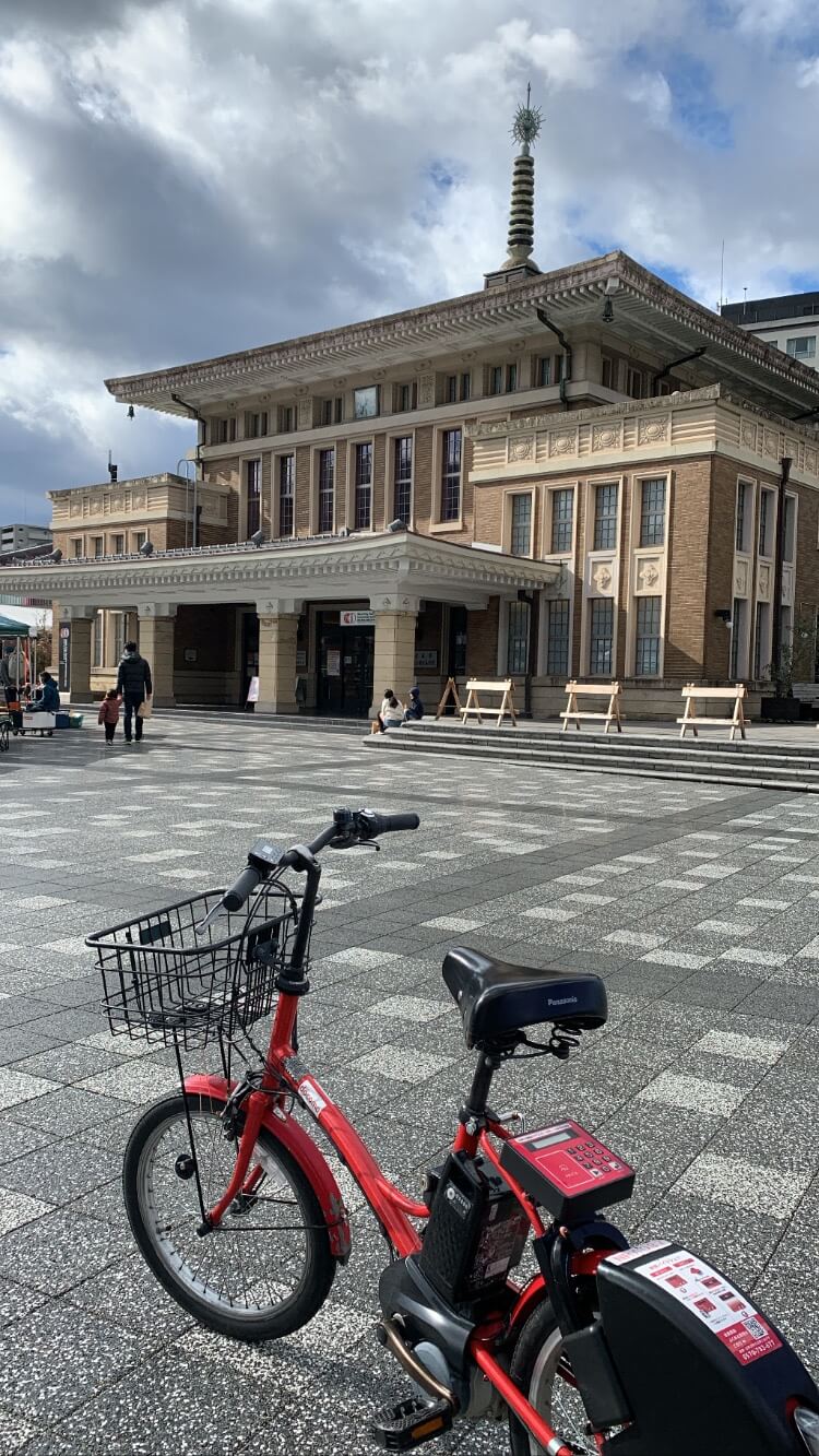 奈良駅と奈良バイクシェアの自転車
