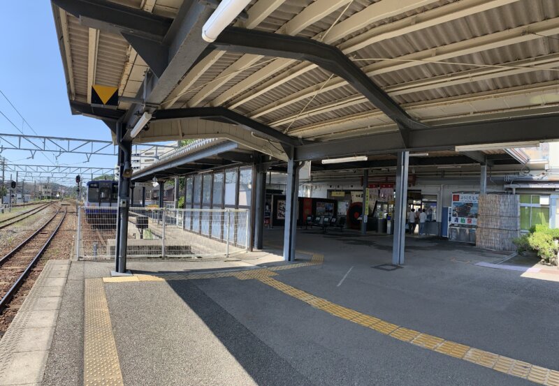 七尾駅の七尾線ホームから改札に向かう風景